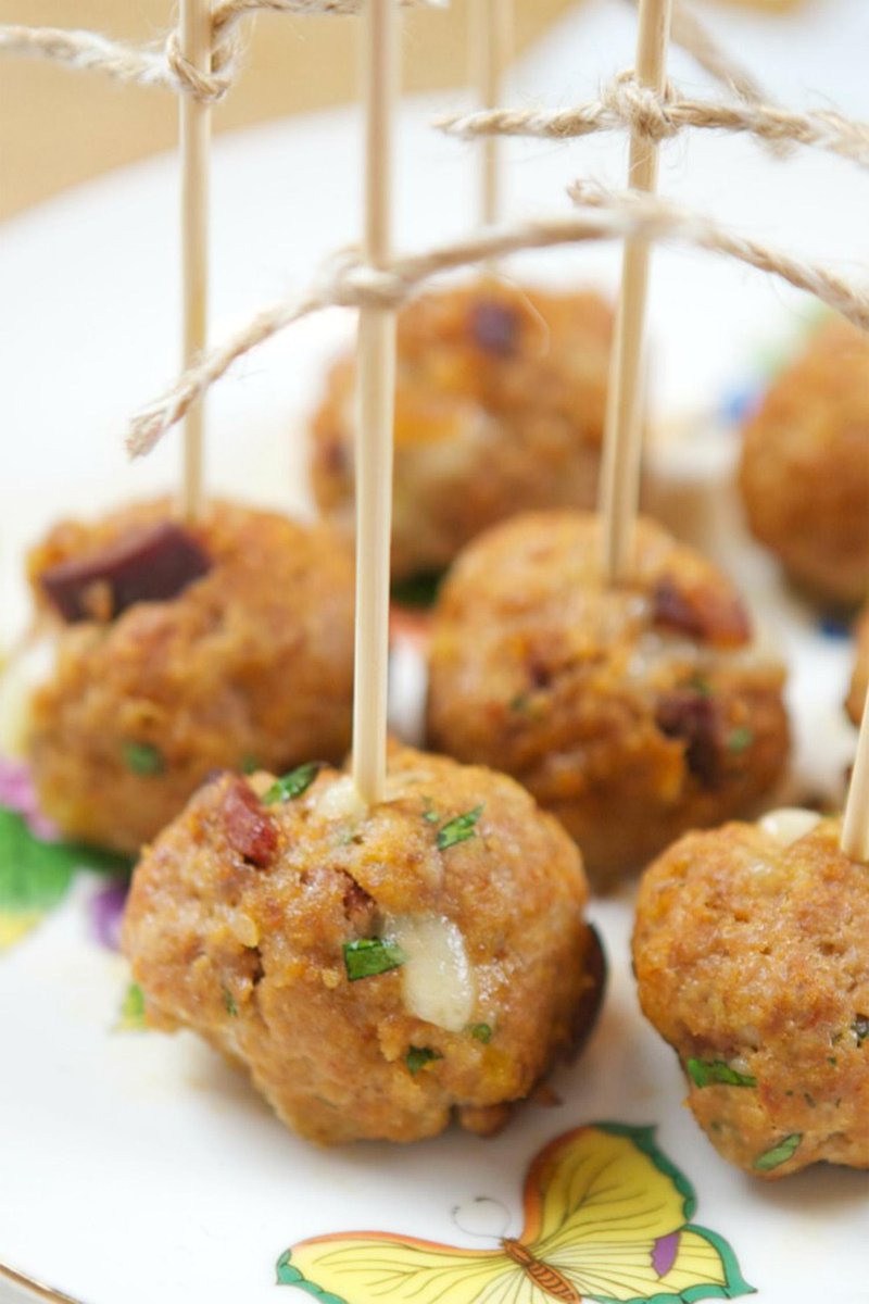 Searching for the perfect, easy side dish to go with your meal? Look no further than these Cheese Stuffed Chorizo Meatballs! 

Recipe: bit.ly/395cWPn