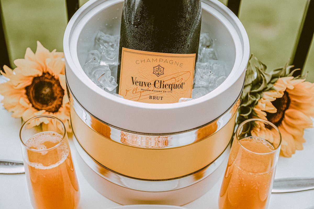 OceanParkInnSD's tweet photo. Mondays don't look so bad with this view 🍾 #happinesscomesinwaves https://t.co/lyFn3WlYHh