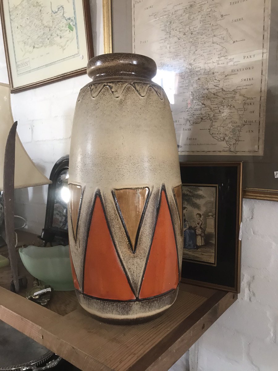 in_maidenhead's tweet photo. Click and collect still available between 11-2 everyday @in_maidenhead SL6 3LW #forgetmenotwhitewaltham #maidenheadsbestkeptsecret #coxgreen #maidenhead #antiques  #vintage #marlow https://t.co/EqkR80t5wn