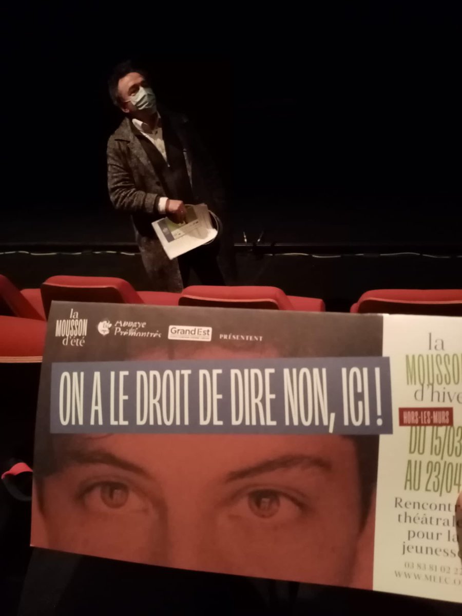 sarmckee's tweet photo. [Ceci n'est pas mon histoire de @KNedrejord] 
Mise en espace présentée par la Licence en Arts du spectacle @Univ_Lorraine, dirigée par Jean de Pange (Cie Astrov). Dans le cadre de la #Moussondhiver, diffusée en direct depuis l’espace #BMK à Metz 👏👏
#Metz #Didym #essentiel https://t.co/RW3E6ldHwM