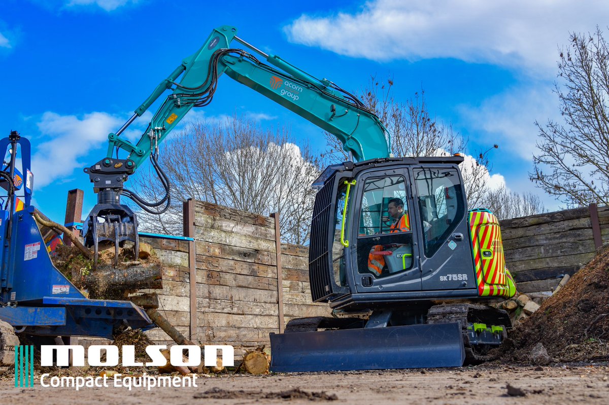 molsoncompact's tweet photo. AEMG getting their new Kobelco SK75SR-7 straight to work loading the chipper.
Find out more here: https://t.co/Hh4Jkhg4tN
#kobelco #aemg #sk75 #arb #deveg #chipper #siteclearance #molsoncompact #molsongroup #excavator #digger #construction #planthire #landscaping #groundworks https://t.co/c5rdsOlbZw