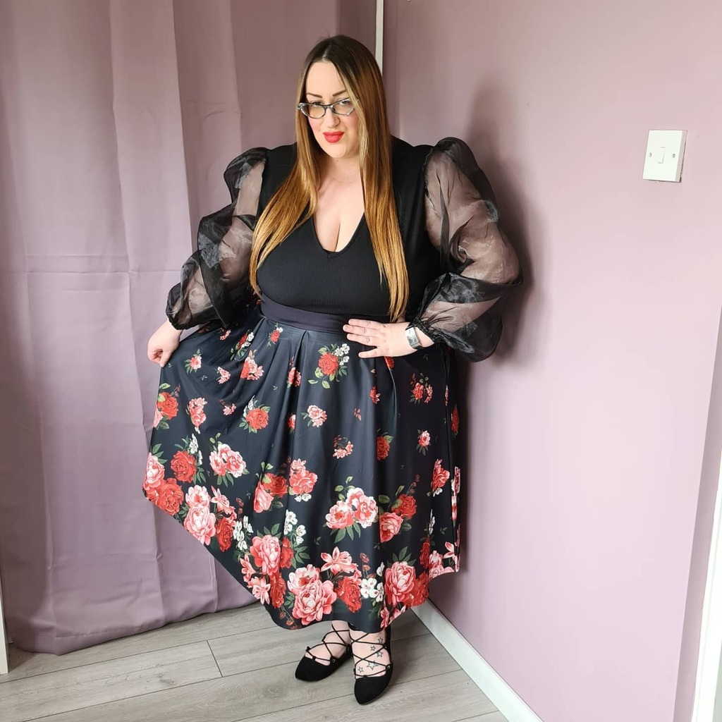boo_brown's tweet photo. Statement sleeves work so well with florals #InBloom
.
.
.
.
.
.
#DollyandDotty #Boohoo #StatementSleeves #Floral #Skirt #PlusSizeBlogger #PlusSize #OOTD #Fatshion #PlusSizeFashion #WIWT #PlusSizePinup #psblogger #Fatshion #fblogger #PinupOOTD #Retro #… https://t.co/CFdnr2890G https://t.co/mreNOGmMjJ