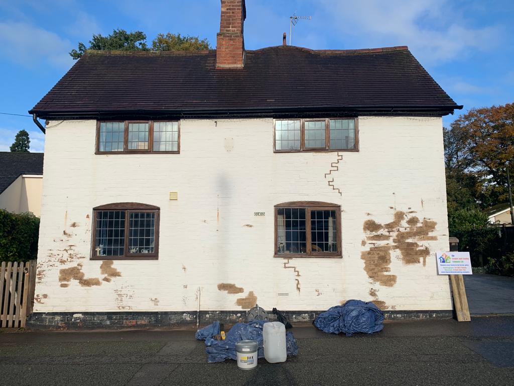 render_and's tweet image. Has your home seen better days?
Does the external walls from your home suffer from:
• Crack damage?
• Blown/damaged render?
• Flaking paint?
• Penetrating damp? 

⭐Call us today for a FREE NO OBLIGATION QUOTE 📞