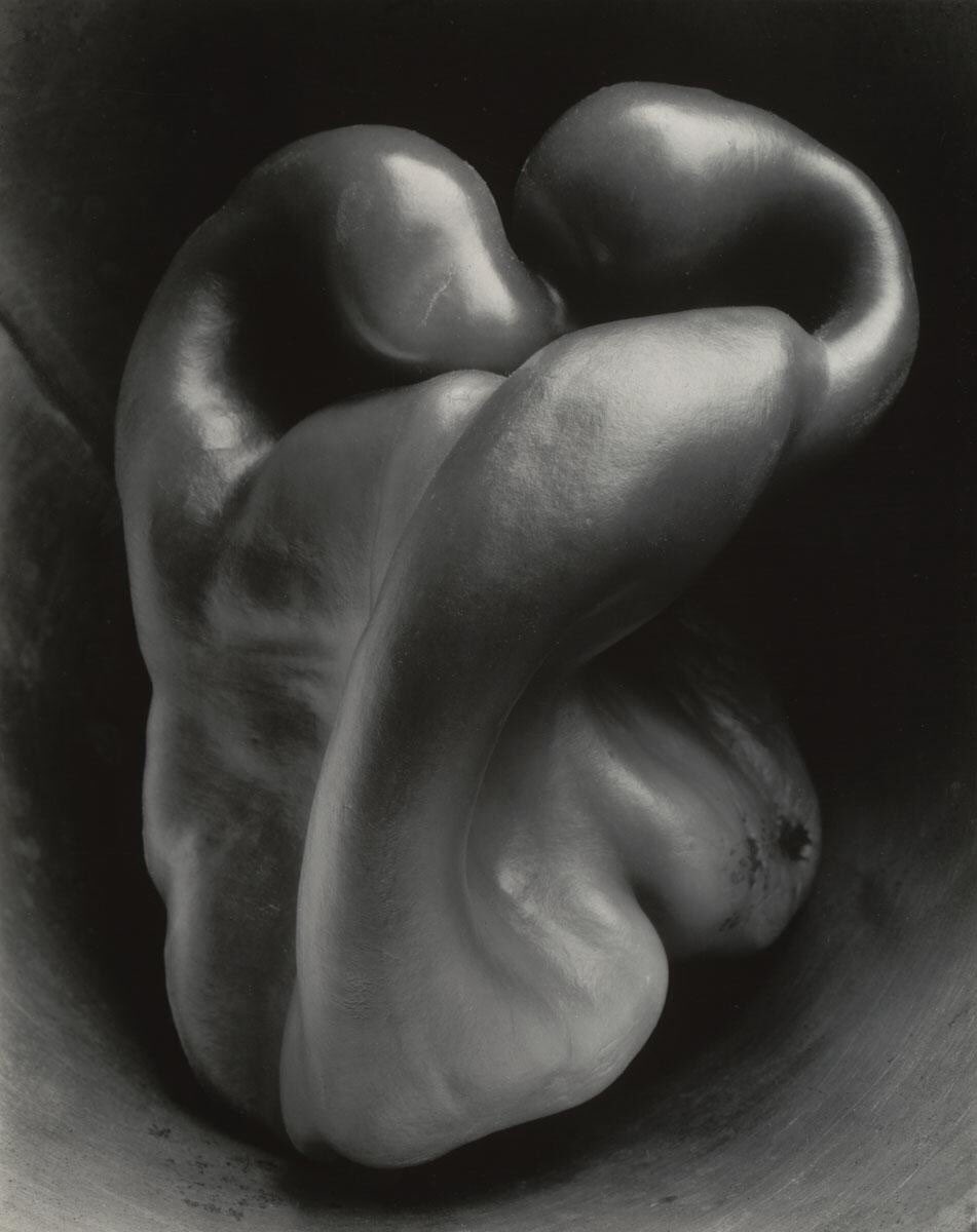 davidcardelus's tweet photo. Bona nit. Per avui ja no puc més, a dormir –sí, allò de la dreta és un pebrot: però mireu les volumetries de totes dues fotos juntes …– #Pepper30 #EdwardWeston 📷😴 https://t.co/XpnS2TTDyZ