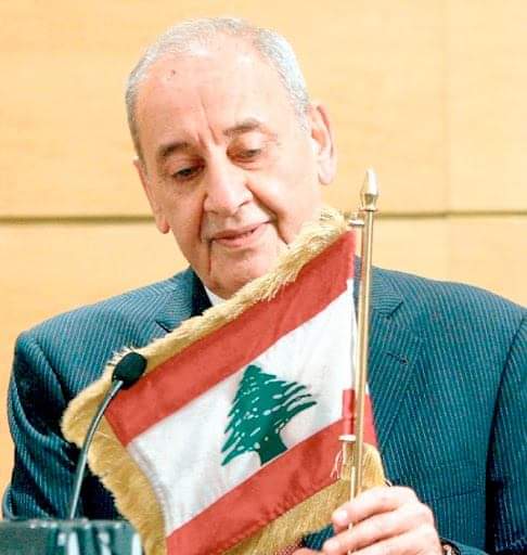 لكل حزب او تيار سياسي مشروع و توجه، يكون فيها أداة داخلية لدولة تحمي مصالحها و تطلعاتها من أميركا الي السعودية الى إيران...وحدك سيدي الرئيس و خلفك حركة أمل دفعنا ثمن عدم إرتهان قرارنا قادة و شهداء و جرحى في سبيل وطن تشمخ رايته، في سبيل كلمة حق نقولها من عندياتنا...#دولة_الوطن❤