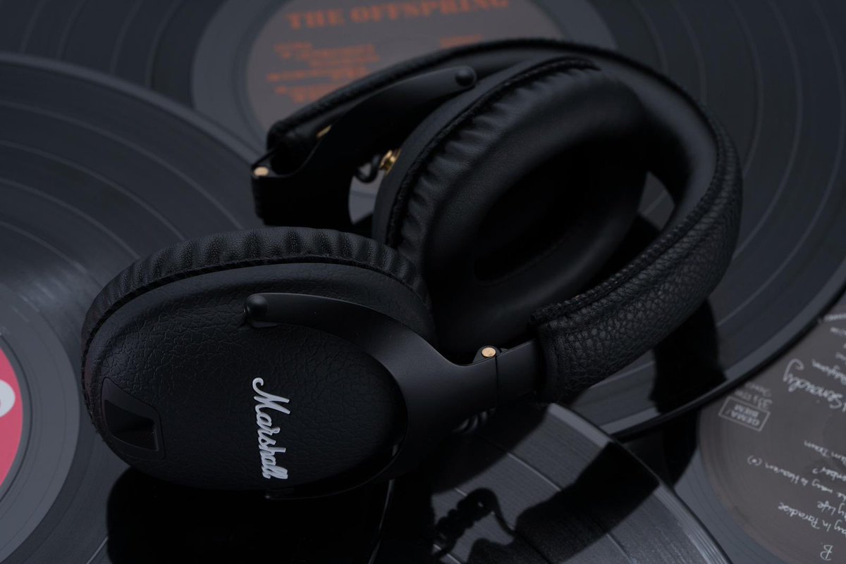 How can a headphone be so sexy 🖤

Product: @marshallheadphones 
The Marshall Monitor II A.N.C
🎧 Active noise cancelling 
🎵 Iconic Sound
🔋30hours wireless

#product #design #headphones #gadget #electronics #wirelessheadphones #music #marshallheadphones #photography #bluetooth