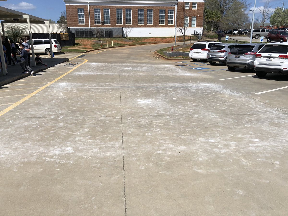 The before and after of a successful day of Switch!! S/o to <a href="/thepespecialist/">Ben Landers</a> for the idea! <a href="/IrmoElem/">Irmo Elementary</a> <a href="/JohnGoodale3/">John Goodale</a> #pridein5 #physed