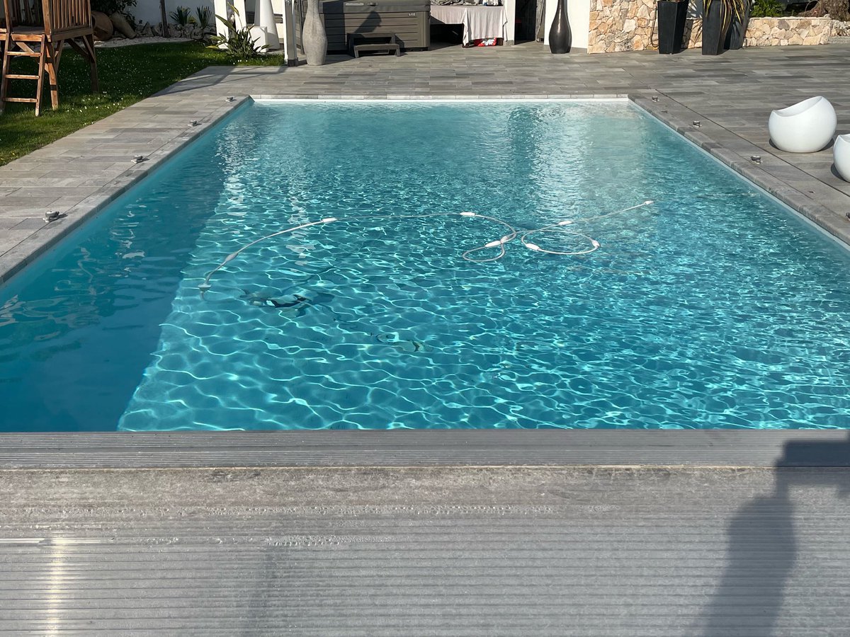 RenovationPisc's tweet photo. Piscine en eau gelcoat couleur gris #aquapolyester #salonpiscineetspa #gelcoat #piscinistes #polaris #piscinepolyester #poolcoating #frenchriviera https://t.co/7VJRvhTG4p