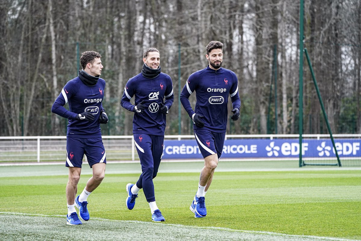 equipedefrance's tweet photo. 1er entraînement de l’année 2021 ! #FiersdetreBleus https://t.co/eNNK90LKTi