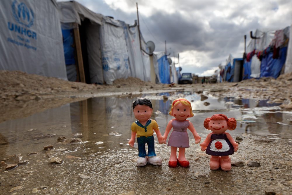 Haydi buraya umuda dair bir temenni bırak,
Dua, şiir, slogan, resim, ne olursa.
Ama içinde umut olsun...
Haydi 🍀