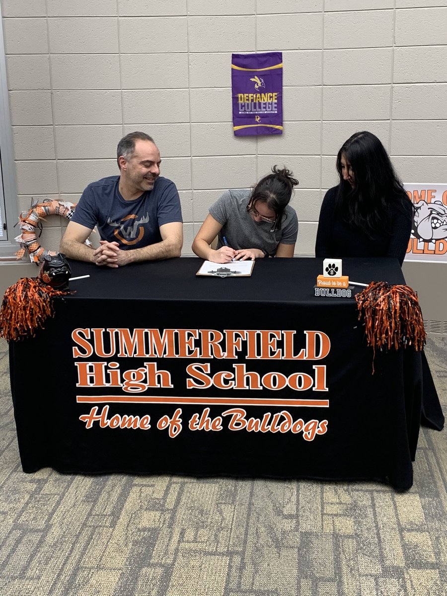 GoSHSAthletics's tweet photo. 🐾Congratulations to Allie Ausmus on her commitment to continue her education at Defiance College, where she will run XC and Track & Field. So Proud of You~ Allie ! 🏃🏼♀️ #ForeverABulldog #RunAllieRun @GoSHSBulldogs https://t.co/6akg2gzA4C