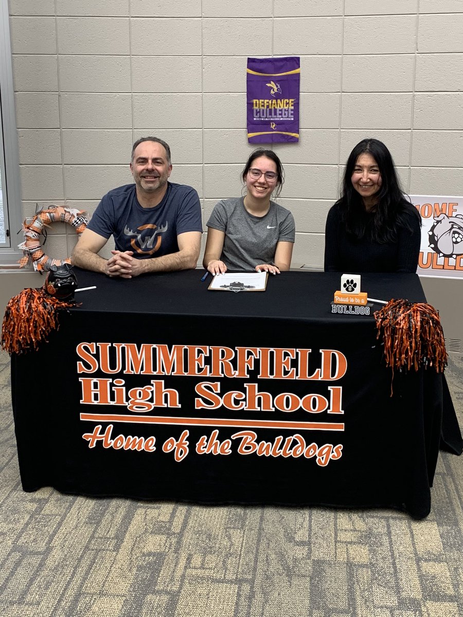 GoSHSAthletics's tweet photo. 🐾Congratulations to Allie Ausmus on her commitment to continue her education at Defiance College, where she will run XC and Track & Field. So Proud of You~ Allie ! 🏃🏼♀️ #ForeverABulldog #RunAllieRun @GoSHSBulldogs https://t.co/6akg2gzA4C