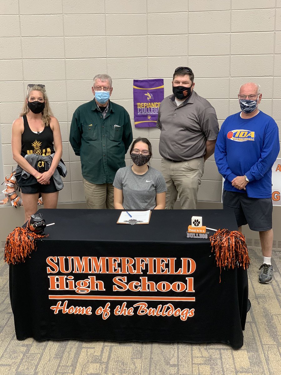 GoSHSAthletics's tweet photo. 🐾Congratulations to Allie Ausmus on her commitment to continue her education at Defiance College, where she will run XC and Track & Field. So Proud of You~ Allie ! 🏃🏼♀️ #ForeverABulldog #RunAllieRun @GoSHSBulldogs https://t.co/6akg2gzA4C