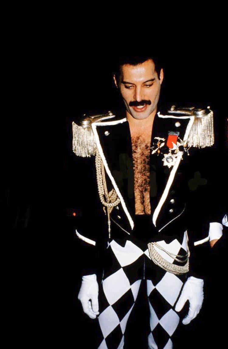melzzello's tweet photo. THIS IS: Freddie Mercury supremacy  

- a thread  ♡ https://t.co/OrTssGCbXm