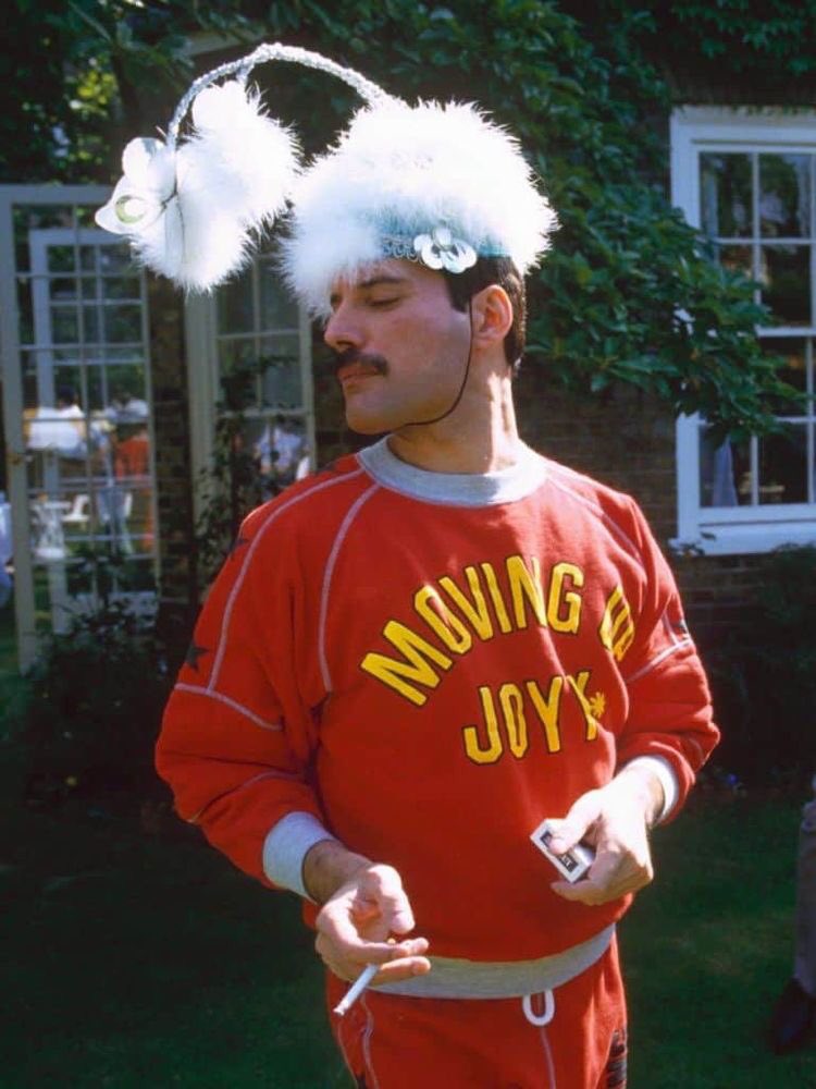 melzzello's tweet photo. THIS IS: Freddie Mercury supremacy  

- a thread  ♡ https://t.co/OrTssGCbXm