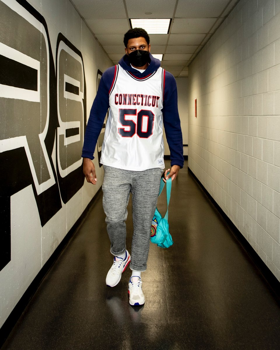 basketball jersey over hoodie outfit