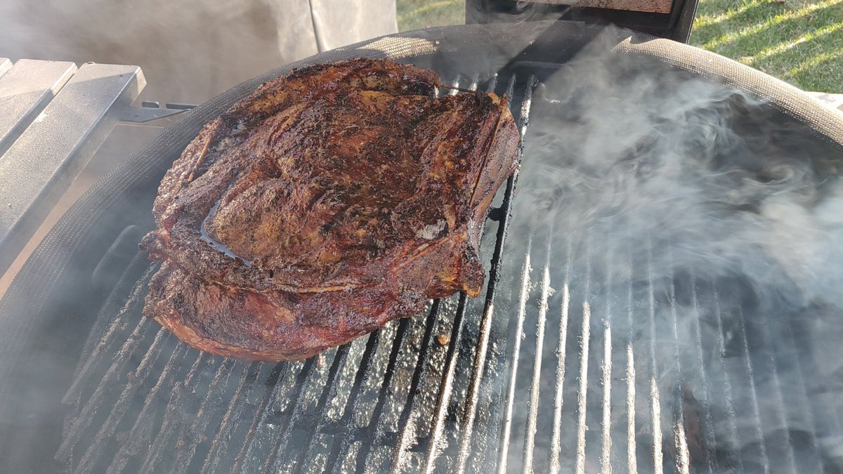 bsnq365's tweet photo. Beautiful weather yesterday, was a MUST to get this steak on the @KamadoJoe #NotYourAverageJoe #KamadoJoe #KamadoJoeNation @thisgrilllife @JonassenRussell https://t.co/XVh30jVYS7