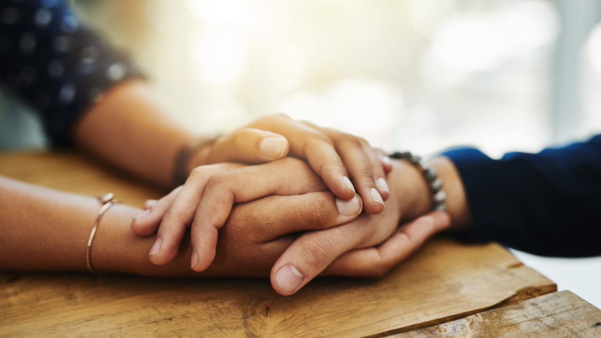 CityNewsVAN's tweet photo. Many Canadians who lost loved ones during COVID-19 were denied a normal grieving process. What has that cost us? What impact does it have when we can't cope with our grief naturally? @MaryFernando_ explains on @thebigstoryfpn. https://t.co/zbTwGEWEaO https://t.co/ojJIoSFFrU