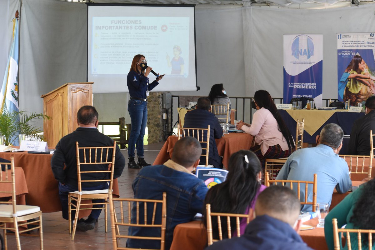 SCEPgt's tweet photo. #girasOMAS | La SCEP acompaña el programa formativo Municipios Eficientes II de la #Copresam, para promover las Oficinas Municipales de Agua y Saneamiento #OMAS esta vez en Panajachel, Sololá, capacitando sobre los temas: Sistema de Consejos de Desarrollo y descentralización. https://t.co/8eK1JvStMl