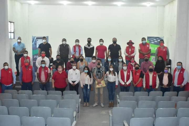 PRI_MX_HGO's tweet photo. Nuestro objetivo es continuar otorgando herramientas e instrumentos que nos permitan digitalizar la política a través de la certificación y capacitación. Instalamos el consejo municipal de estrategia digital en el distrito local IX ¡Vamos con toda la actitud! #HidalgoDigital https://t.co/E9fM06iwab