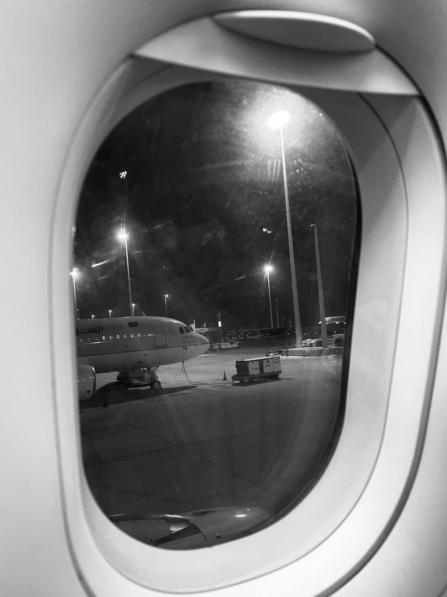 لن أبرحَ الباب حتى أبلُغ القِمَمَ
وأرى بعينَيَّ سقف الحُلْم مُنتظِمَ. 

اللهم استودعتك بلدي الحبيبة السعودية