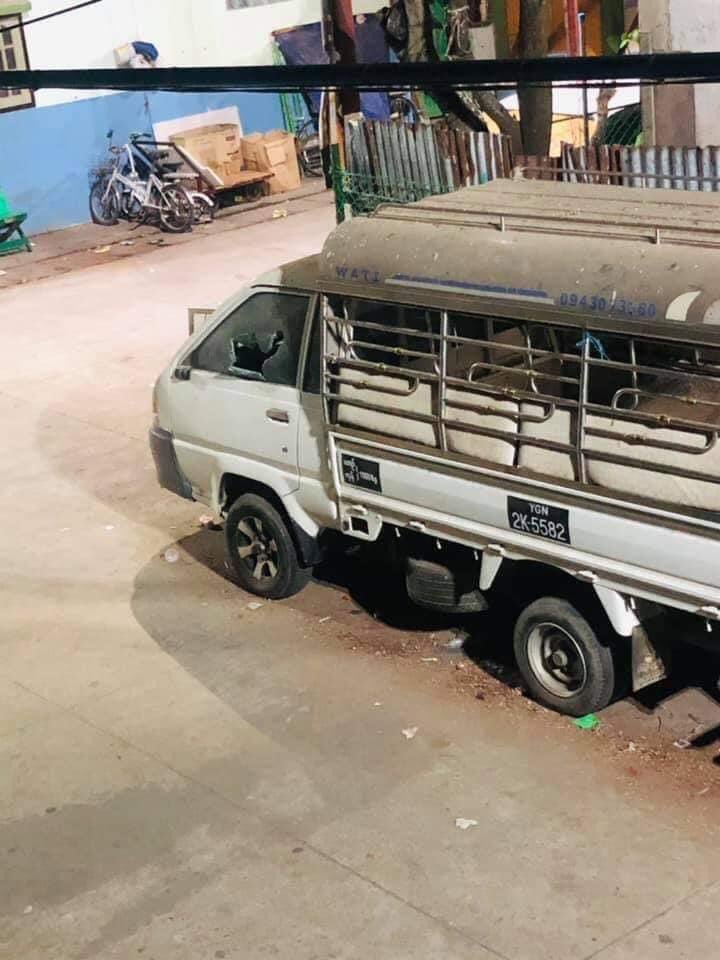 ShoonLaeNC's tweet photo. @RapporteurUn မနေ့ညက ရန်ကုန် ဒေါပုံမြို့နယ်အတွင်း ညအိပ်ရပ်နားထားသော ပြည်သူပိုင်မော်တော်ယာဉ်များကို အကြမ်းဖက်စစ်ကောင်စီအုပ်စုက ဖျက်ဆီးသွားခဲ့သည်။ KEEP ON MOBILE DATA #WhatsHappeningInMyanmar #Mar23Coup https://t.co/DjJpOEIZ7Y