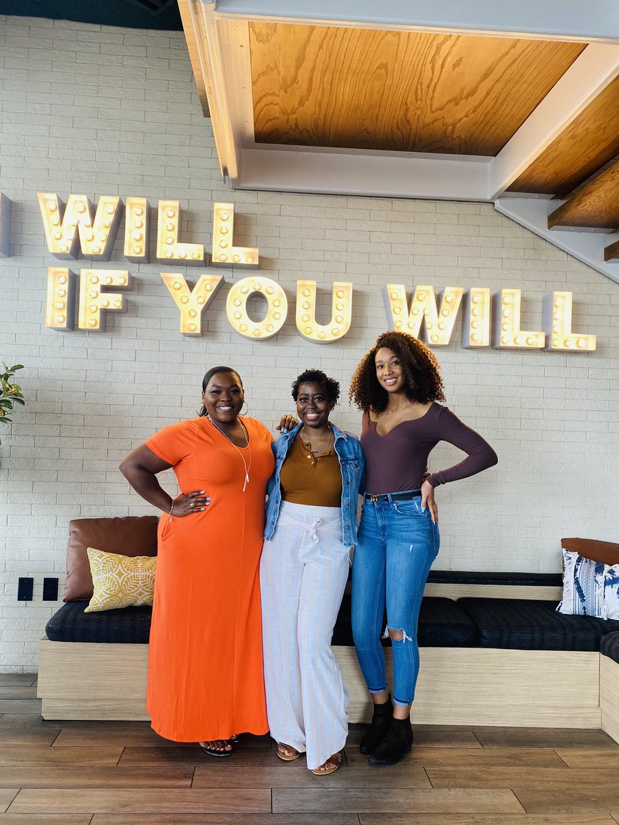 mrsoliver_123's tweet photo. I mean #BlackGirlMagic collided today! Enjoyed our lunch date ✨Teacher friends who become family! #FriendshipGoals @FortBendISD @RMEELC #TeachersonSpringBreak #muchNeeded https://t.co/u465Zmc6Pz