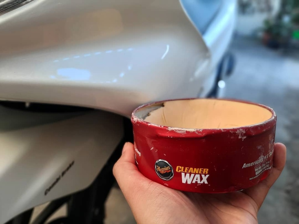 MauRiding's tweet photo. Untuk menjaga dan mengkilapkan body motor, salah satu solusinya bsa dengan #wax #waxing

Dan product favorit saya adalag @meguiarsindonesia https://t.co/b7er8RRlEa https://t.co/AATr4YdA5z