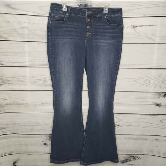 So good I had to share! Check out all the items I'm loving on <a href="/Poshmarkapp/">Poshmark</a> #poshmark #fashion #style #shopmycloset #maurices #enjean: posh.mk/rt8iYllyQeb