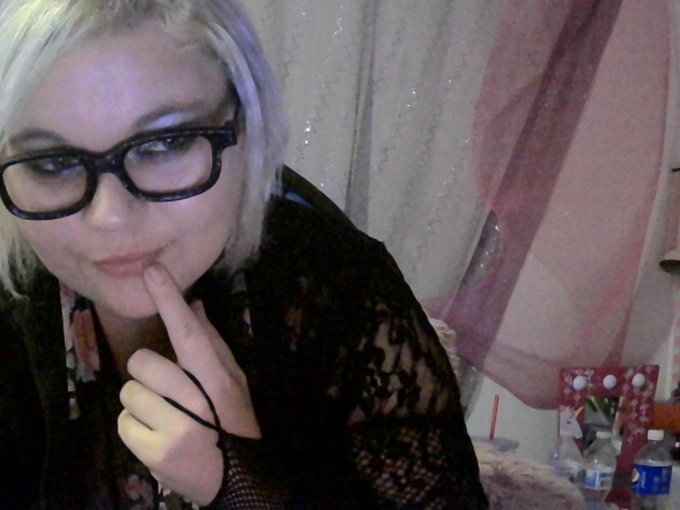 I'm online right now on Skyprivate - pay-per-minute system for Skype live shows. Call me right now in