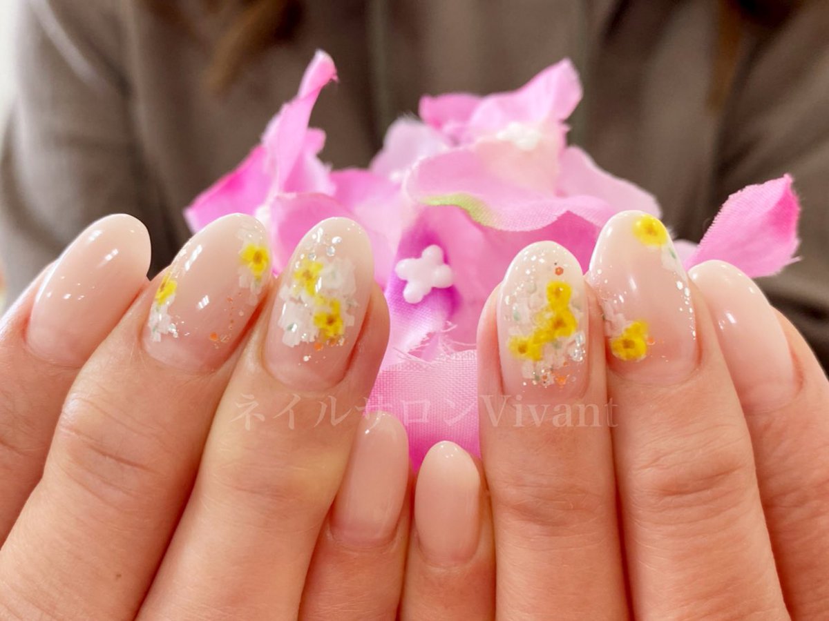 ネイルサロンvivant 大人の空間 あなたの指先を綺麗に ネイルサロンvivant です ๓ 予約時間は変更もになる事もありますので お気軽にお問い合わせ下さいね Line T Co Y7novrirkb 0877 35 9001 080 1997 1116 香川県丸亀市