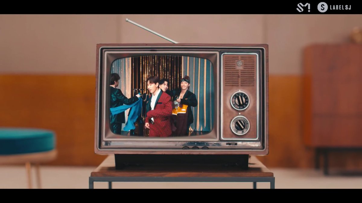 Fr4nl4n3o's tweet photo. Las invito a bailar con #SUPERJUNIOR_HouseParty 
Hagamos un último esfuerzo ELF 💙💪
#Stream20M
#SUPERJUNIOR_TheRenaissance 
@SJofficial https://t.co/x6mmrdlGFn