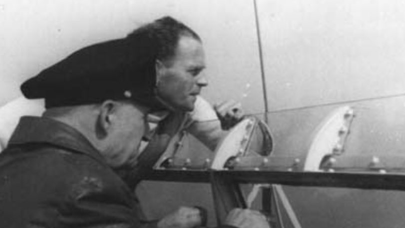 Grnfink2's tweet image. „Kakerlaken gibt es auf meinen Booten nicht. Unter diesen Bedingungen kann nur der Mensch existieren!“

(Korvettenkapitän Hans-Helmut Klose zum #Schnellboot-Dasein)

Meer: de.m.wikipedia.org/wiki/Hans-Helm…