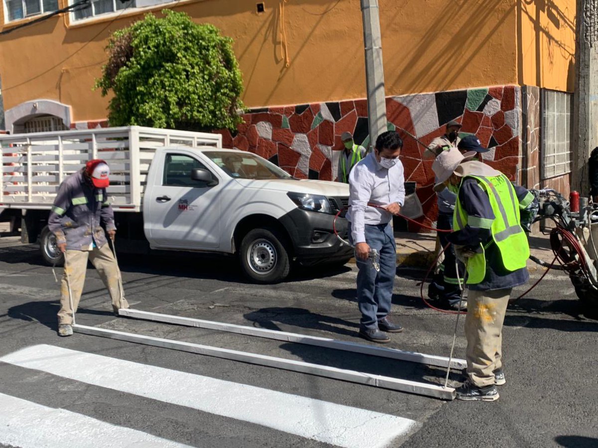 HegelCortes's tweet photo. Asistí en representación del Alcalde @vromog, al #DiarioCONTIGO en la colonia #Legaría, para dar seguimiento a los trabajos de las calles, así como la atención a las vecinas y vecinos. https://t.co/WnoeEcuzuA