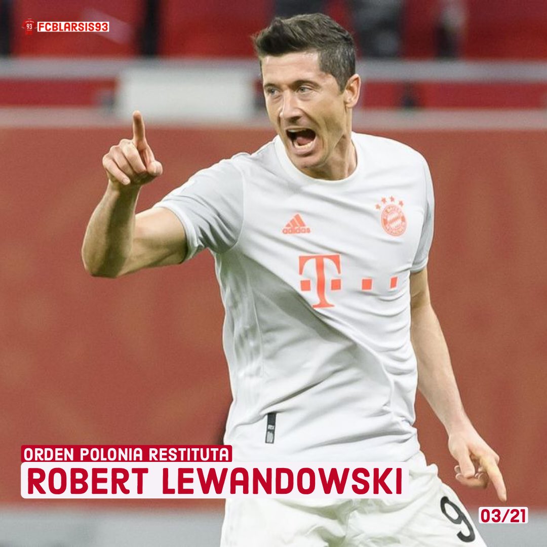 FCBLarsis93's tweet photo. Robert #Lewandowski wurde vom polnischen Präsidenten Andrzej Duda mit dem Orden Polonia Restituta geehrt.

Dieser Orden ist eine der höchsten zivilen Auszeichnungen in #Polen.

#RobertLewandowski #geehrt #Ehrung #Auszeichnung https://t.co/bB8aHn6pBA