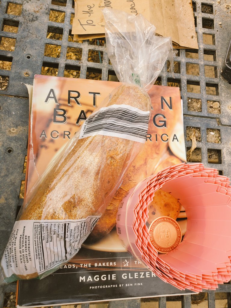 LuchoRiveraB's tweet photo. Those lil rewards that make so happy to work in Wheat Genomic Breeding. Yep I ❤bread #mybossrocks (GBG) https://t.co/UPK8qkLJG9