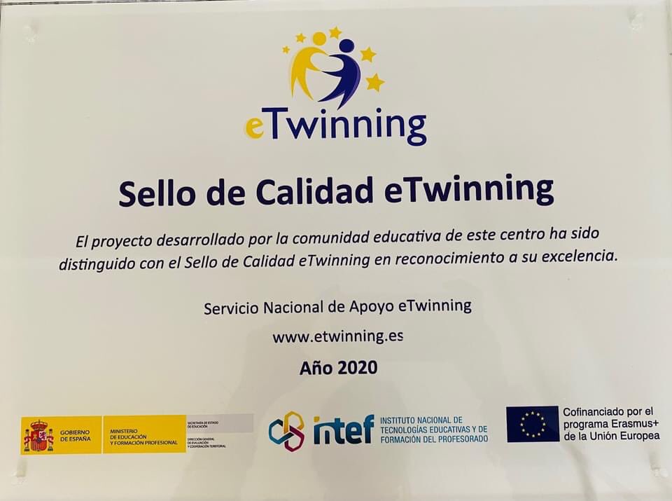 rosamunoz24's tweet photo. @CEIP_AL_KAZAR @smsTassoFerrara @sekatlantico @eTwinnico @lunamyri20 El CEIP AL-KAZAR de Los Alcázares recibe el Sello de Calidad en placa para poner en la fachada, por el Proy. SWAT q hicimos con SEK Atlántico y Tasso de Ferrara, Italia. Gracias @eTwinning_es @eTwinningEurope https://t.co/2jVrByofg0
