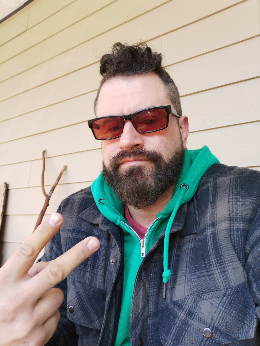 HappyMadHun's tweet photo. Internet goes out. It will only cost you an extra $50 a month and probably $200 for the router. Cheers from Vancouver Island! https://t.co/iIT8KiBgdt