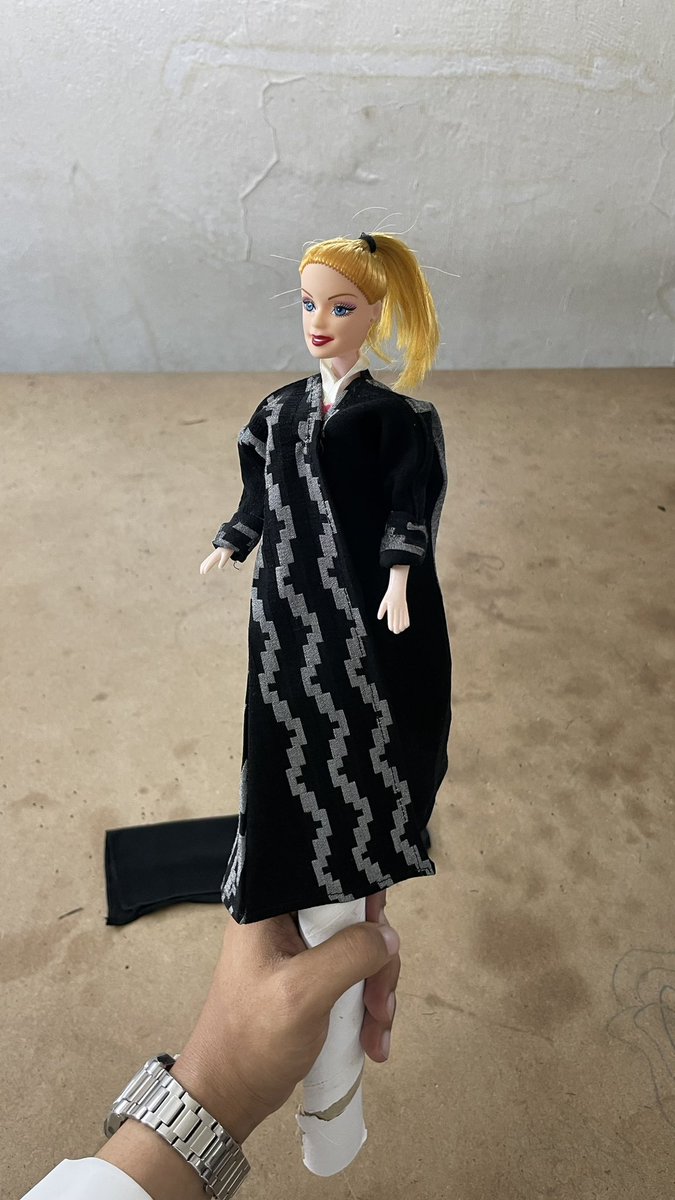 سويت لها عباية من تصاميمي 😂♥️