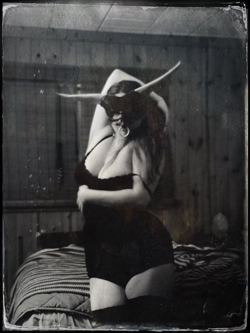 So many good photos came out of this night...  Can't wait to show them..  #OnlyFans #OnlyFriends  #blackandwhitephotography<a href="/tag/blackandwhitephotography"class="tags"><span>#blackandwhitephotography</span></a><a href="/tag/onlyfans"class="tags"><span>#onlyfans</span></a><a href="/tag/tellmewhatyoulike"class="tags"><span>#tellmewhatyoulike</span></a>