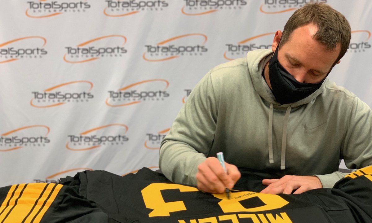 steelernation's tweet photo. HEEEAAATHHH .. let's giveaway a custom signed color rush jersey from Heath Miller. 

To win you must follow us, @YINZHERS, and @TotalSportsEnt and RETWEET this post.

MAKE SURE YOURE FOLLOWING THE ABOVE ACCOUNTS. Two people lost out last week because they didn't. 

Winner on WED https://t.co/ZoY5buUve4