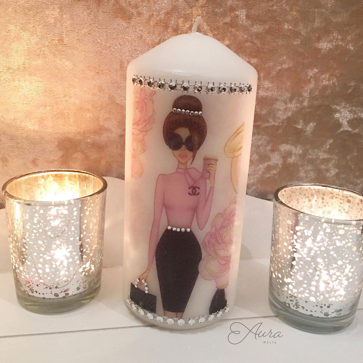 AuraMelts's tweet photo. One Large Candle *Chanel Inspired*
Perfect for any makeup table 💖🤍
#auramelts #chanelinspired #candle #handmade #madebyme #altrincham #timperley #cheshire #alty #sale #hale #home #homeinterior #ornament #decor https://t.co/qTPbEtMrBr