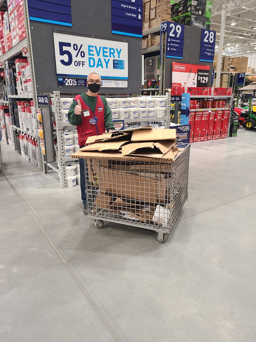 JamesVenning4's tweet photo. BIG shout out to the team for taking on the #Cardboardchallenge  @LowesRegion7 @DamonBennettR7  Pack it out! #D873 #2687 https://t.co/32Ox2a4ADu