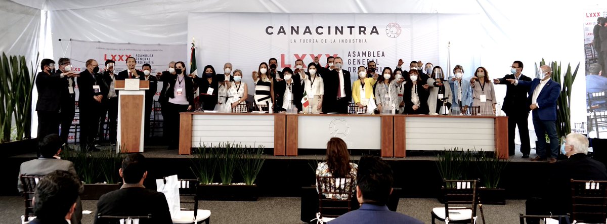 enoch_cfz's tweet photo. Reitero mi compromiso ante ustedes y ante todas las empresas afiliadas a CANACINTRA que mueven al país, seguir trabajando por el bien de ellas, consciente de la responsabilidad que conlleva, y sobretodo, con la enorme satisfacción de ver una cámara unida, fortalecida y dinámica. https://t.co/wsbDwRz790