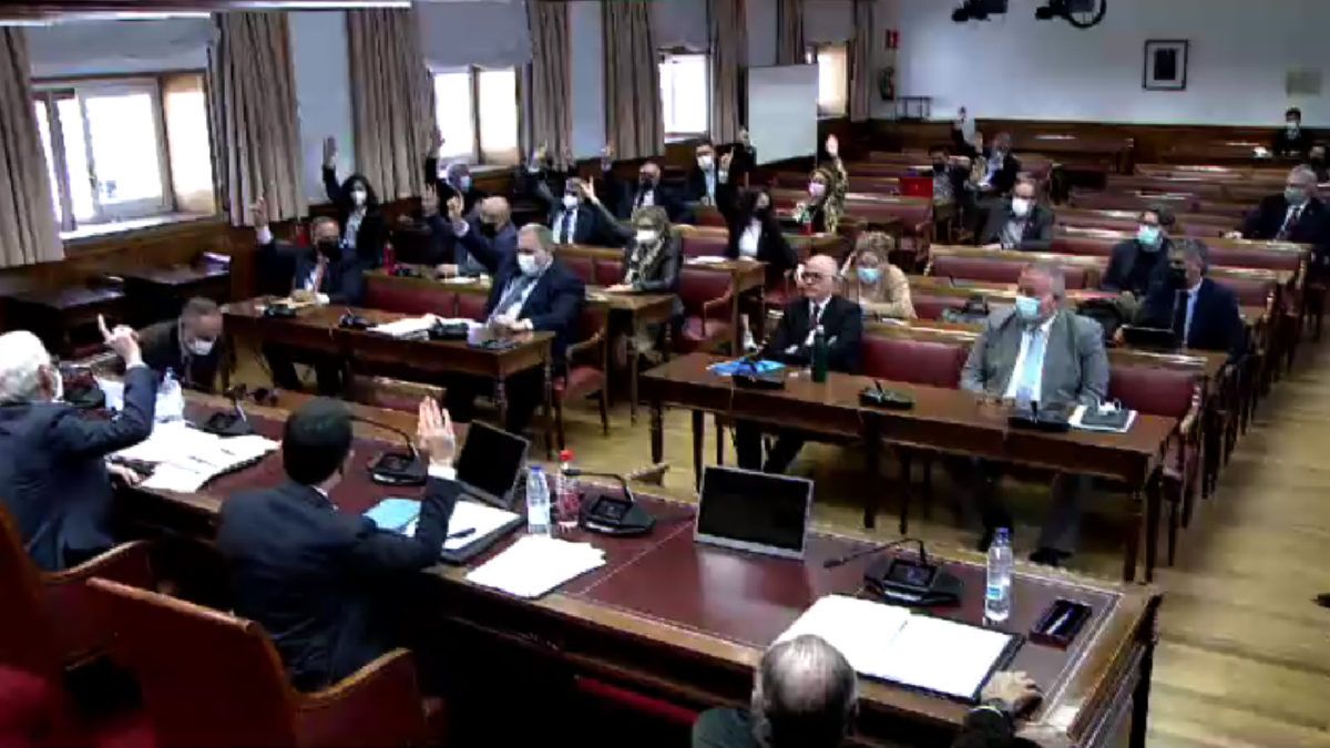 Confilegal's tweet photo. La Comisión de Justicia del Senado aprueba por 18 votos a favor y 11 en contra la reforma de la LOPJ que impedirá nombramientos de un CGPJ en funciones https://t.co/X718bzKzuW https://t.co/9BzvmwRrJA