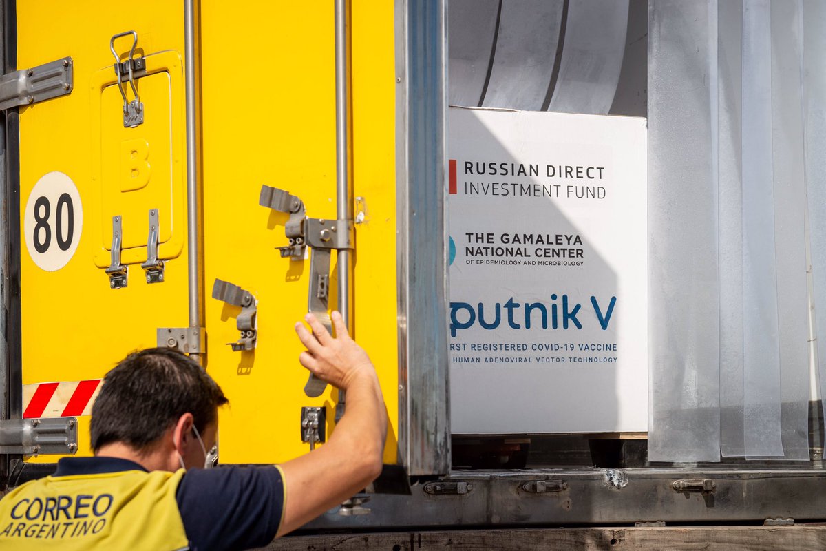 🚚💪 Ya estamos cargando los camiones de Correo Argentino con un nuevo lote de 500 mil dosis de la vacuna #SputnikV, proveniente de Moscú, para continuar con el plan de vacunación contra el #Covid19.

#CorreoDeBandera 🇦🇷