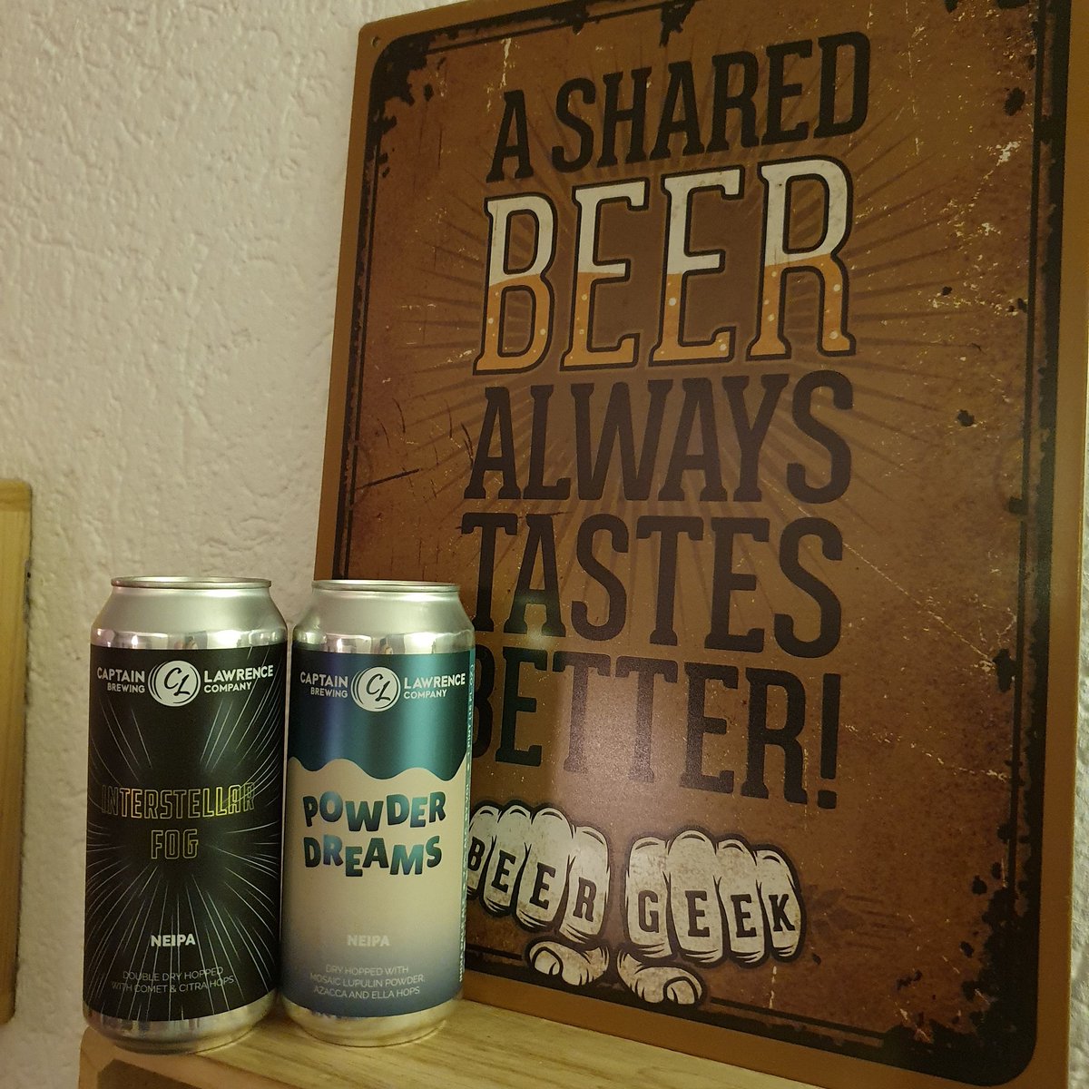 2 kneiters van IPA's van Captain Lawrence.
Powder Dreams en Interstellar Fog.

debiertopper.nl/webshop/Captai…