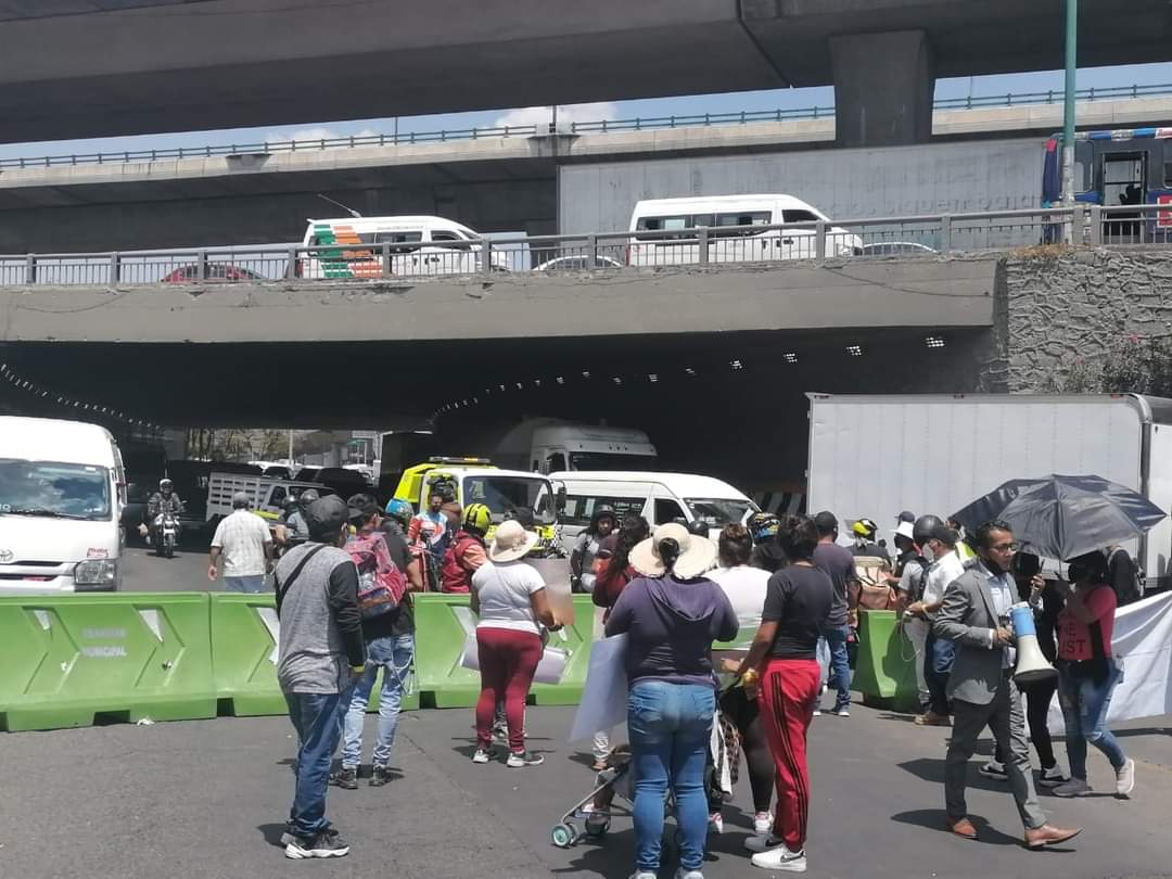 ⚠️Manifestación ⚠️

Reportan cierre de la avenida Gustavo Baz a la altura del Palacio Municipal de #Naucalpan por manifestantes.

Tome vías alternas
