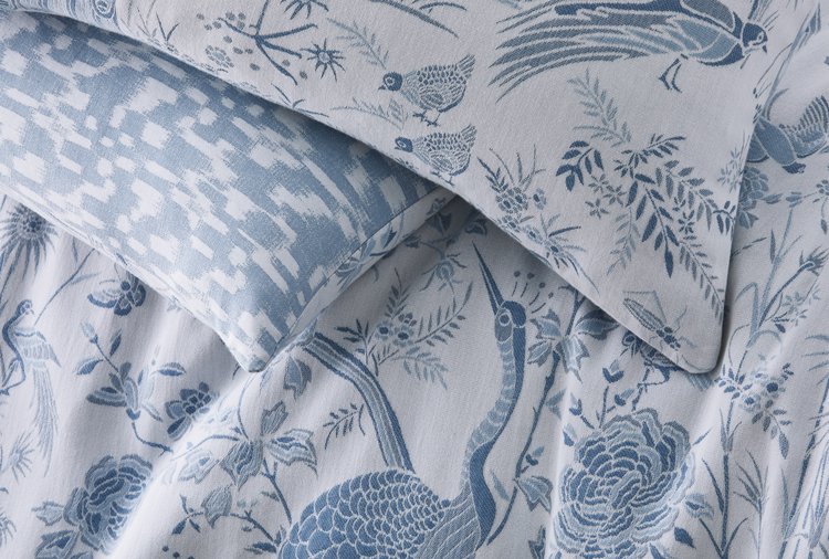 GlucksteinHome's tweet photo. A closer look at the gorgeous woven cotton pattern of our new Juliette bedding made in Portugal and available now @hudsonsbay: https://t.co/iAgkSLi33J
#wovenbedding #newbedding #bluebedding #hbhome #hudsonsbay https://t.co/CcKvMDOl9H