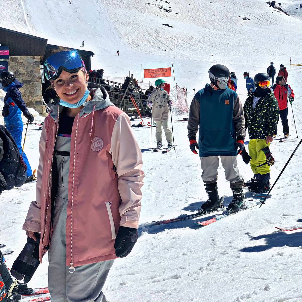 mariloliPG's tweet photo. #snowday #enjoythemoment @websierranevada #DC #Okley #SierraNevada #skiing #white #blue #mountains 💙❄ https://t.co/C6NT0Li6Q8